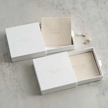 100 conjuntos de 9x9x1.7cm de logotipo Personalizado de papel caixa de jóias com bolsa bolsa pequena jóia elegante caixa de embalagem a granel gaveta de caixas de papelão